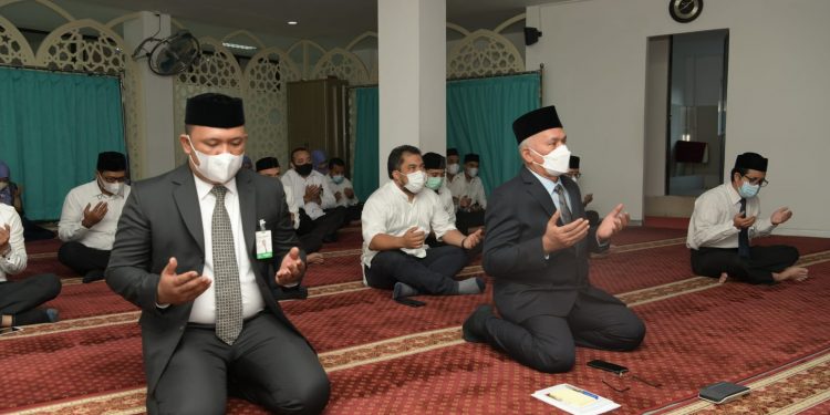 Sekda Aceh Ikut Dzikir dan Do’a di Mushalla PT BAS