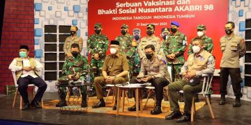 Gubernur, Kapolda, dan Pangdam Ikuti Serbuan Vaksinasi dan Baksos AKABRI 98