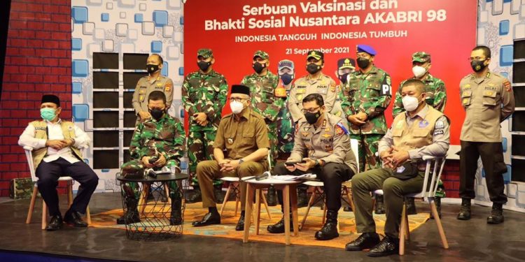 Gubernur, Kapolda, dan Pangdam Ikuti Serbuan Vaksinasi dan Baksos AKABRI 98