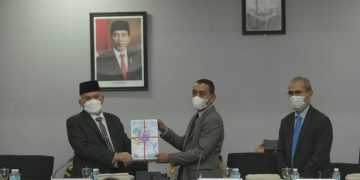 Sekda Kembali Serahkan Rancangan KUA-PPAS 2022 kepada Pimpinan DPRA