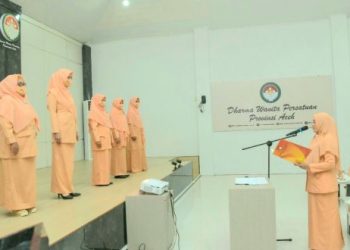 Safrida Kukuhkan Pengurus DWP di Tiga SKPA