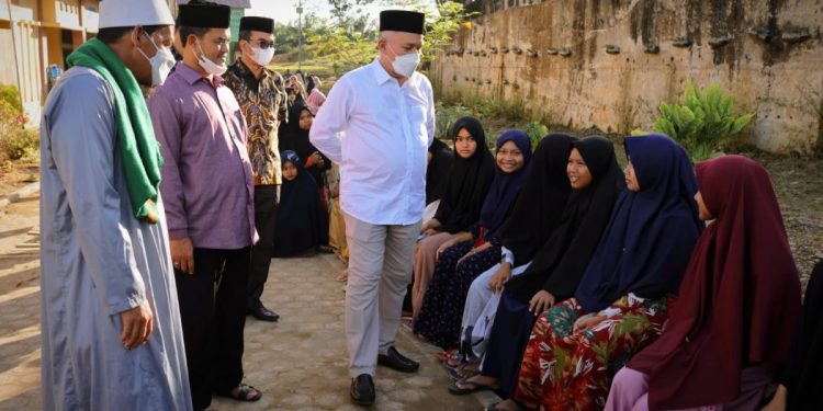 Sekda Aceh Sosialisasi Vaksin di Dayah Perbatasan Aceh Tamiang