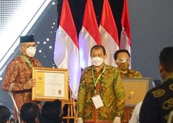 Gubernur Aceh Raih Piagam Penghargaan Anugerah Paramakarya 2021
