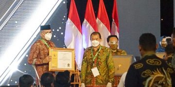 Gubernur Aceh Raih Piagam Penghargaan Anugerah Paramakarya 2021