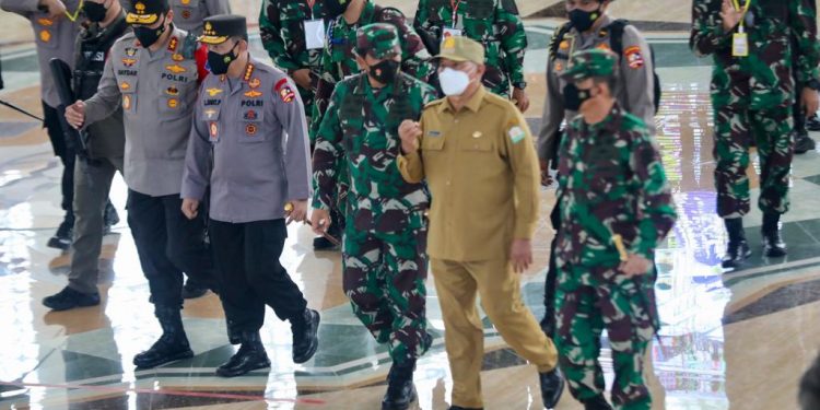 Sekda Aceh bersama Forkopimda Dampingi Panglima TNI dan Kapolri Pantau Vaksinasi Covid-19