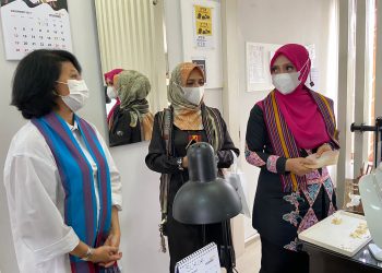 Dyah Sambangi Galeri Mutiara Riana Meilia Lombok NTB Pearl