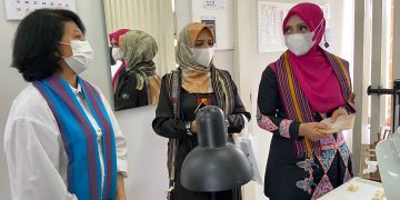 Dyah Sambangi Galeri Mutiara Riana Meilia Lombok NTB Pearl