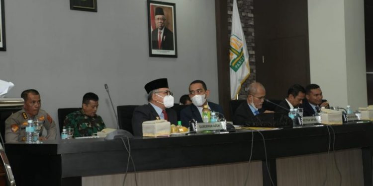 DPRA dan Gubernur Tandatangani Persetujuan Raqan APBA 2022 Disahkan Menjadi Qanun