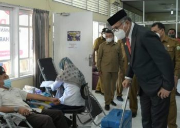 Dipantau Gubernur, ASN Dinas Ketenagakerjaan Sumbang 30 Kantong Darah