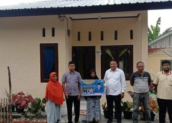 Anggota DPRA Serahkan 5 Rumah Layak Huni untuk Duafa di Nagan Raya