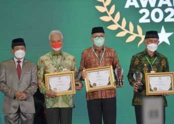 Dukung Gerakan Zakat Indonesia, Gubernur Aceh Terima Anugerah BAZNAS Award 2022