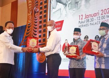 Gubernur Berikan Penghargaan Inovasi Kepada Tiga Kabupaten dan Luncurkan SIGAP