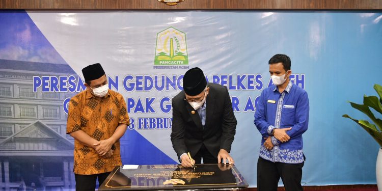 Gubernur Nova Resmikan Gedung Balai Penelitian Kesehatan Aceh