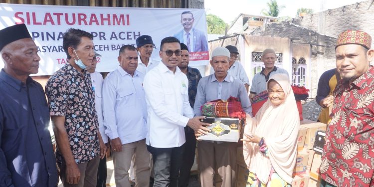 Plt Ketua DPRA Serahkan Bantuan Korban Kebakaran Rumah di Abdya