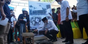 Gubernur Nova Letakkan Batu Pertama Pembangunan Masjid Aceh di Sulbar