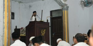 Tausyiah Waled Mujiburrahman Akhiri Rangkaian New Safari Ramadhan ASN Biro Adpim di Masjid Istiqamah
