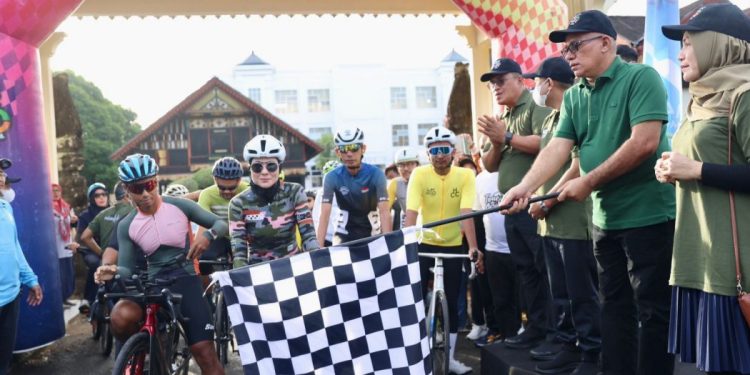 Sekda Aceh Lepas Peserta Tour de Aceh Etape II