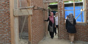 Dyah Tinjau Pembangunan Rumah Bantuan di Tiga Kabupaten