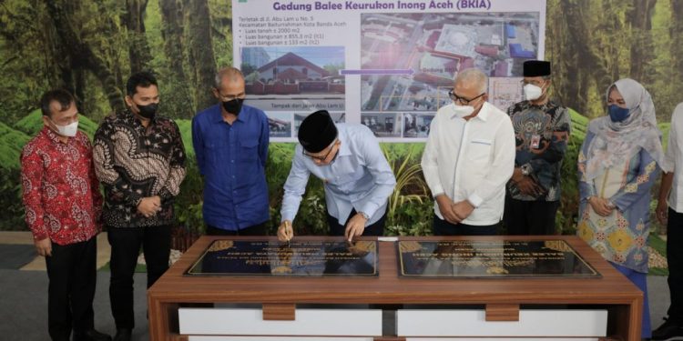Gubernur Nova Resmikan Balai Meuseuraya Aceh dan Balee Keurukon Inong Aceh