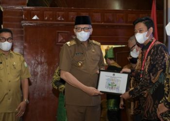 Gubernur Berikan Penghargaan untuk Perusahaan Peduli Lingkungan di Aceh