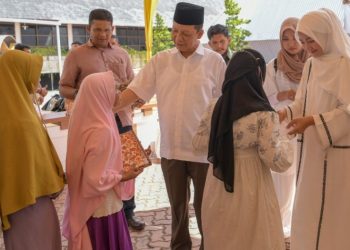 Pj Gubernur Aceh Makan Siang Bersama Ratusan Yatim dan Tuna Netra