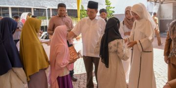Pj Gubernur Aceh Makan Siang Bersama Ratusan Yatim dan Tuna Netra