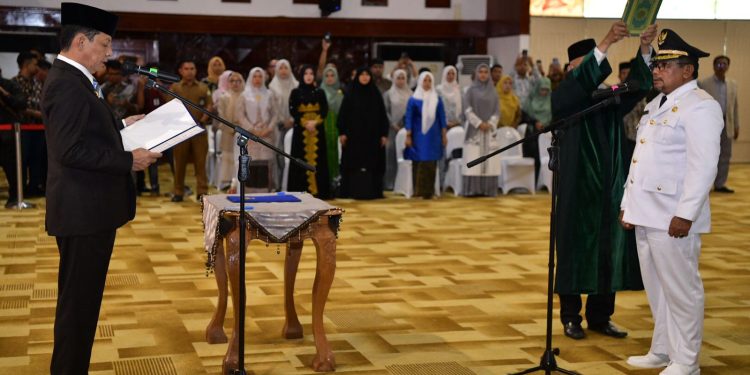 Lantik Penjabat Wali Kota Langsa, Ini Pesan Pj Gubernur Aceh