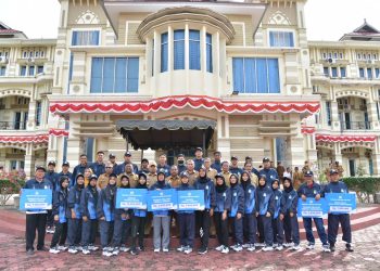 Pemkab Aceh Besar Serahkan Bonus Untuk Atlet Popda