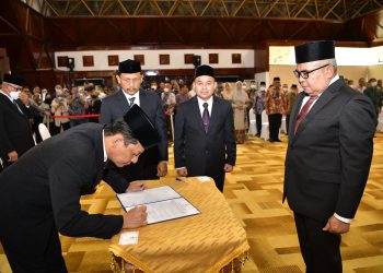 Pj Gubernur Lantik Bustami Hamzah Sebagai Sekda Aceh