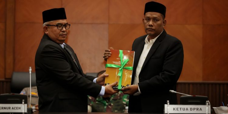 Pemerintah Aceh Sampaikan Nota Keuangan Perubahan dan Ranqan APBA 2022 ke DPRA