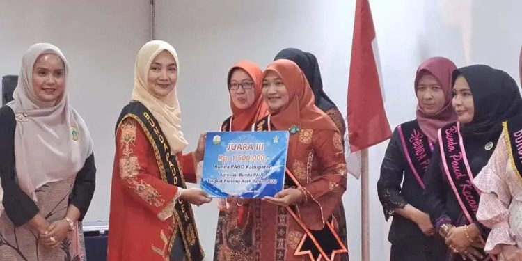 PJ Bunda PAUD Aceh Besar, Cut Rezky Handayani SIP MM Raih Juara III Apresiasi Bunda PAUD Kabupaten Tingkat Provinsi Tahun 2022