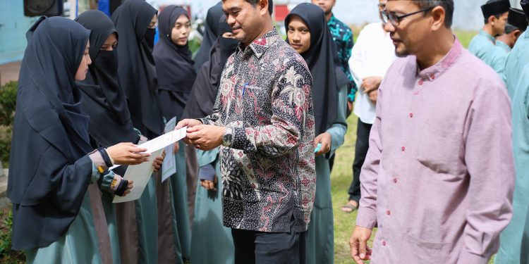 Disdik Dayah Aceh dan Pesantren Lampoh Beut Serah-terima Peserta Pelatihan Da’i, Imam dan Khatib