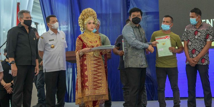 Serahkan Kebun Plasma 2 Ribu Hektar, PT Satya Agung Diapresiasi Oleh Menteri ATR/BPN