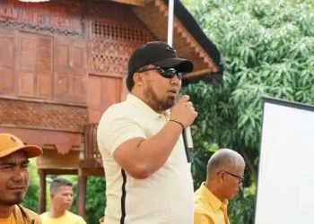 Pj Bupati Aceh Besar Lepaskan Peserta Jalan Sehat dari Gedung Dekranasda