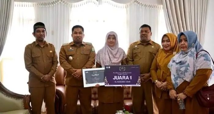 Pj Bupati Aceh Besar Berikan Apresiasi kepada Guru Berprestasi