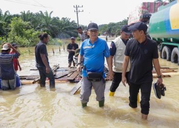 Tinjau Banjir Tamiang, Pj Gubernur: Segera Penuhi Kebutuhan di Posko Pengungsian