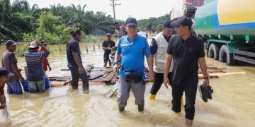 Tinjau Banjir Tamiang, Pj Gubernur: Segera Penuhi Kebutuhan di Posko Pengungsian