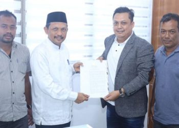 Asisten I Sekda Aceh Serahkan SK Pengangkatan Suhendri Sebagai Ketua BRA