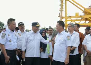 Pj Gubernur Dampingi Menhub Tinjau Pelabuhan PT PIM Untuk Operasional Produksi Pupuk NPK