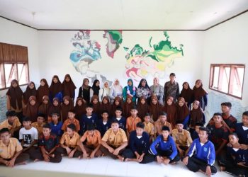 Bunda PAUD Aceh Besar Ajak Siswa SMP 1 Pulo Aceh Gunakan Sosmed untuk Promosi Daerah