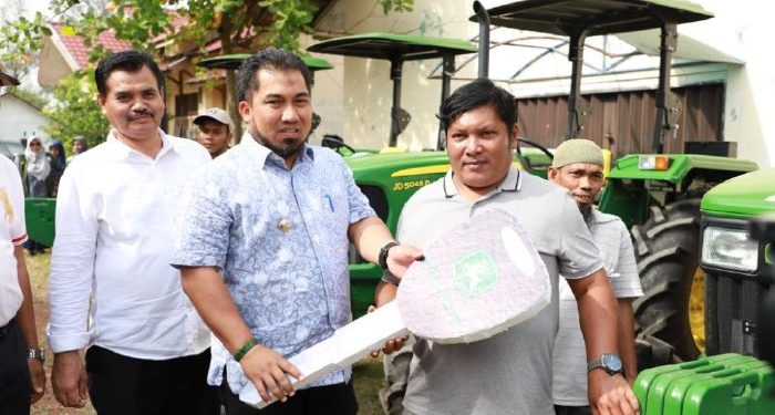 Alhamdulillah! Petani Aceh Besar Peroleh Puluhan Traktor