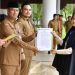 Pemerintah Aceh Serahkan SK 462 Tenaga Kontrak Setda Aceh