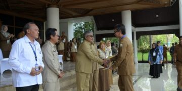 Sekda Serahkan SK Kenaikan Pangkat dan Pensiun bagi 1.146 Pegawai Pemerintah Aceh