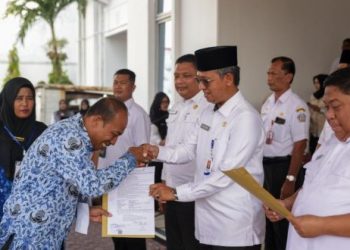 678 Pegawai Pemerintah Aceh dari 6 Kabupaten Terima SK Kenaikan Pangkat dan Pensiun