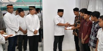 Pj Bupati Aceh Besar Lakukan Silaturahmi dan Santuni Anak Yatim