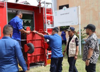 Pj Bupati Aceh Besar Terima Mobil Damkar Bantuan Kemendagri