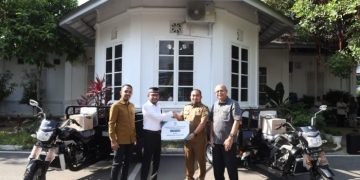 Pj Bupati Aceh Besar Menerima Bantuan Dua Viar dari PT Pembangunan Aceh