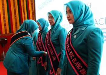 Cut Rezky Handayani Lantik Ketua TP-PKK dan Bunda PAUD Kecamatan