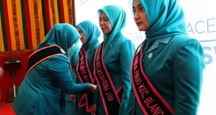 Cut Rezky Handayani Lantik Ketua TP-PKK dan Bunda PAUD Kecamatan