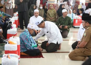 Pj Bupati Peusijuk dan Lepaskan 84 Calon Jamaah Haji Aceh Besar